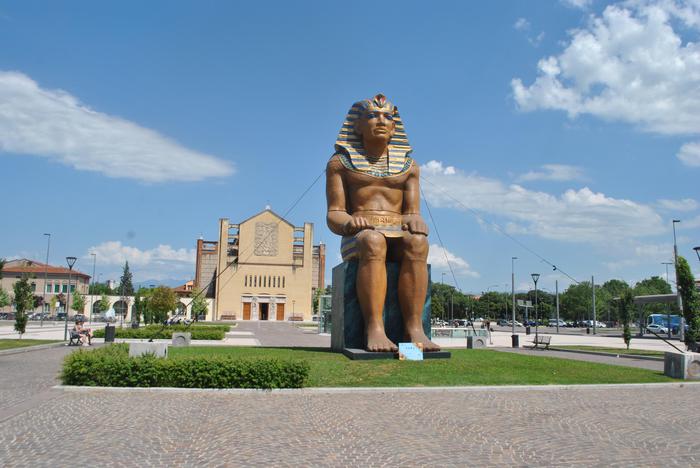 Scenografie della lirica abbelliscono Verona