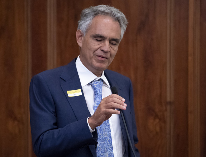 Coronavirus: Bocelli, lancio appello per riaprire scuole