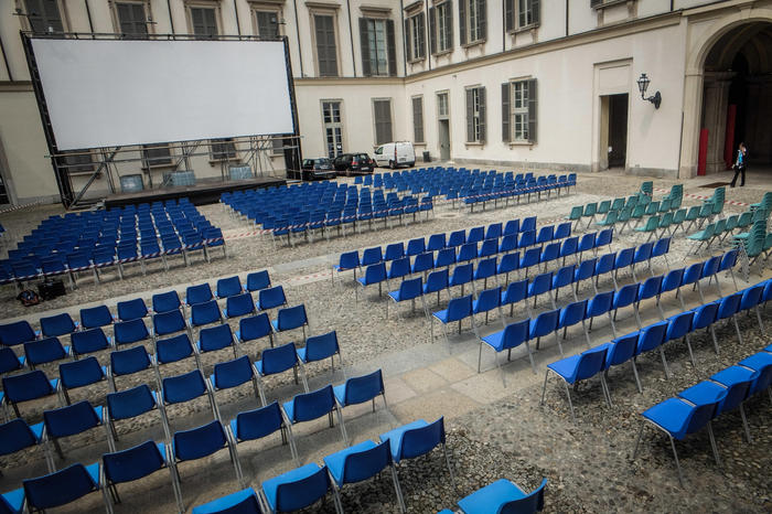 Fase 3: allestimento cinema all'aperto a Palazzo Reale di Milano