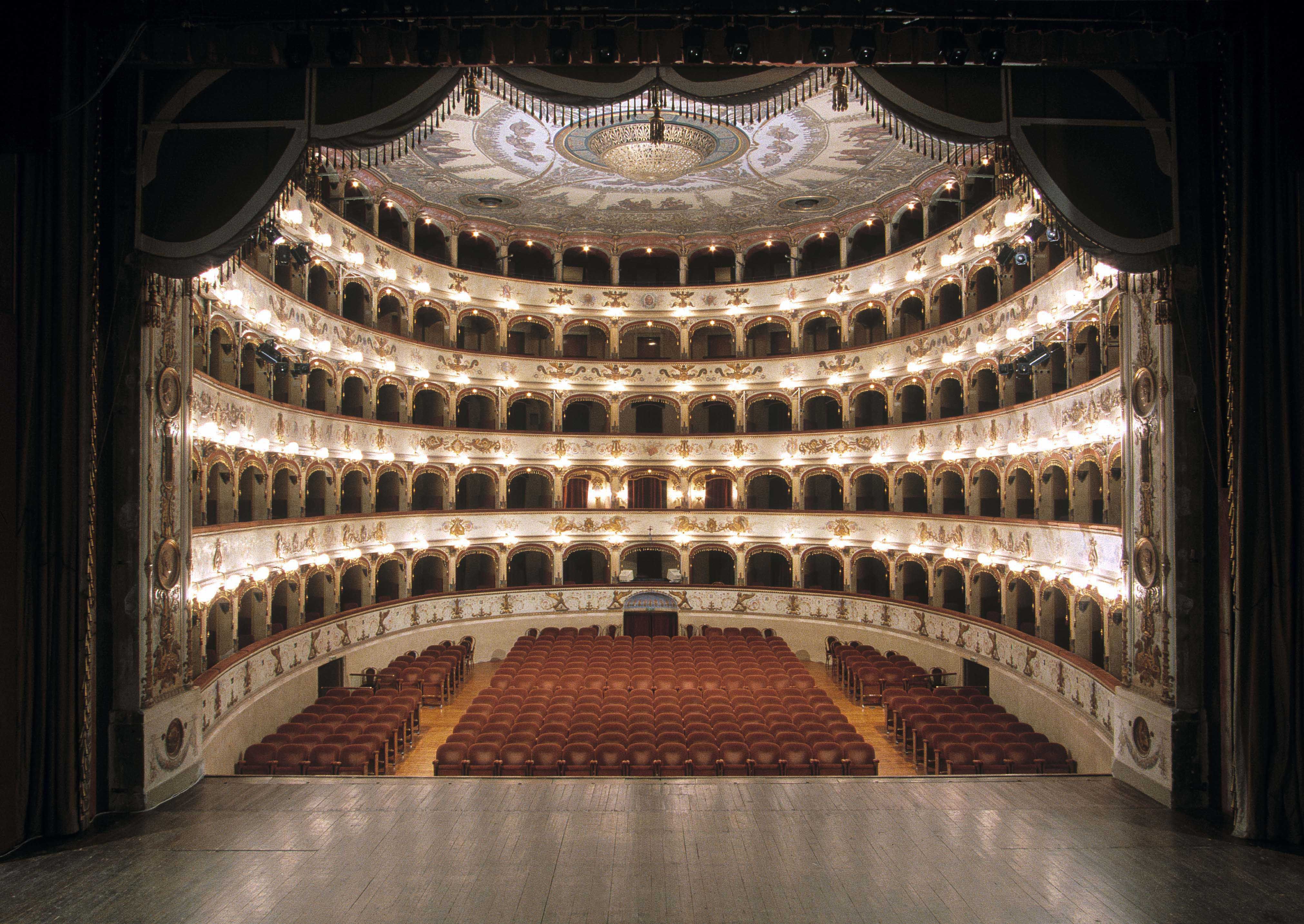 teatro-Fe-interno-©-Marco-Caselli-Nirmal
