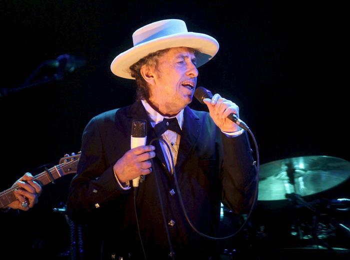 Bob Dylan wins 2016 Nobel Prize in Literature